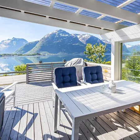 2 Bedroom Awesome In