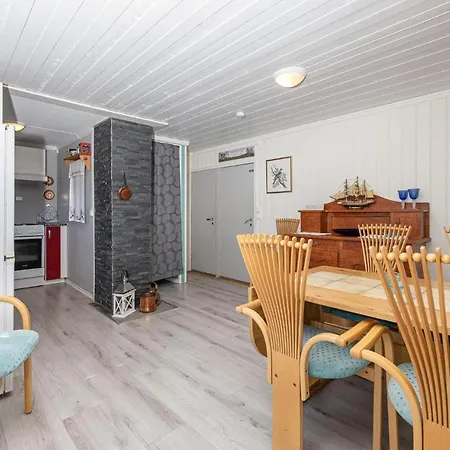2 Bedroom Awesome In Casa vacanze Isfjorden