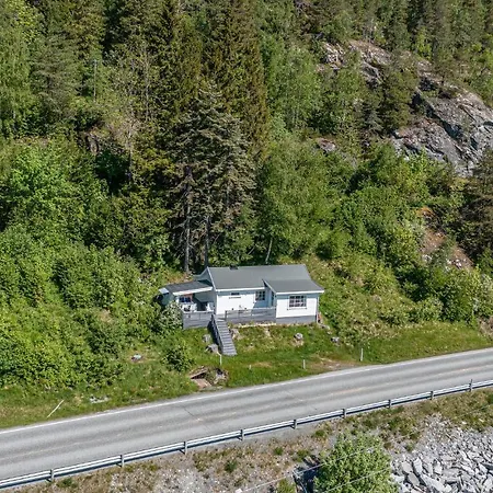 2 Bedroom Awesome In * Isfjorden