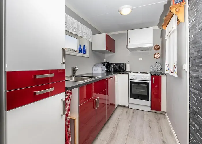 2 Bedroom Awesome In Holiday home *