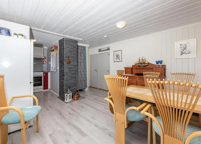 2 Bedroom Awesome In Holiday home Isfjorden