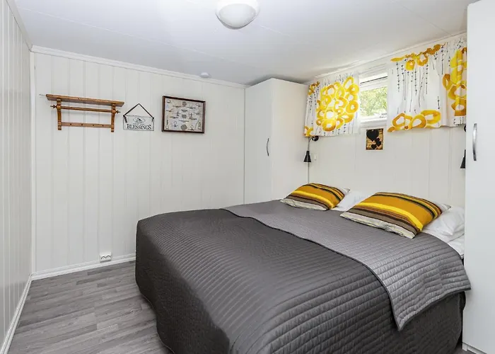 2 Bedroom Awesome In Holiday home