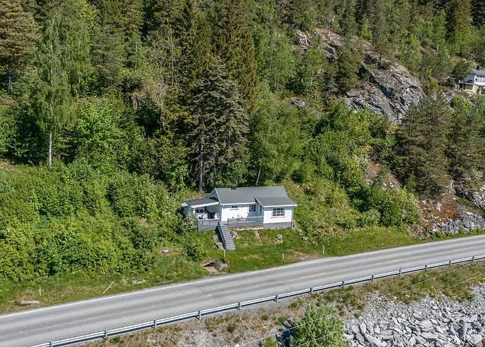 2 Bedroom Awesome In * Isfjorden